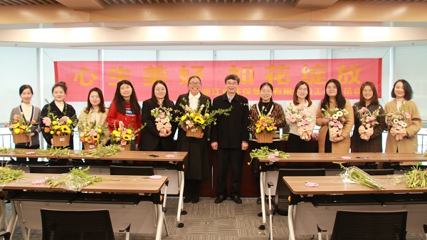 0304環保集團工會組織開展三八婦女節“心生美好 如花綻放”主題插花活動.jpg